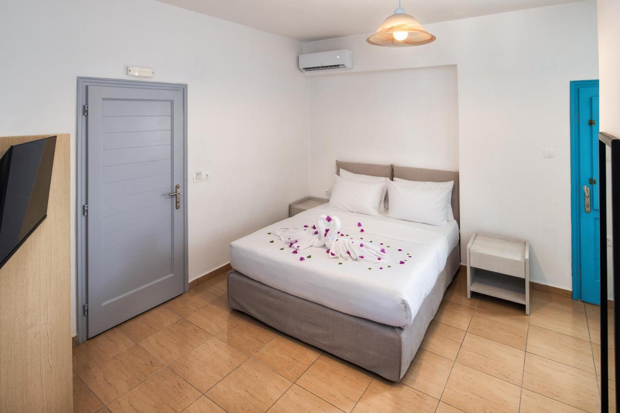 Hillside Elegance Suites Fira  Exterior foto