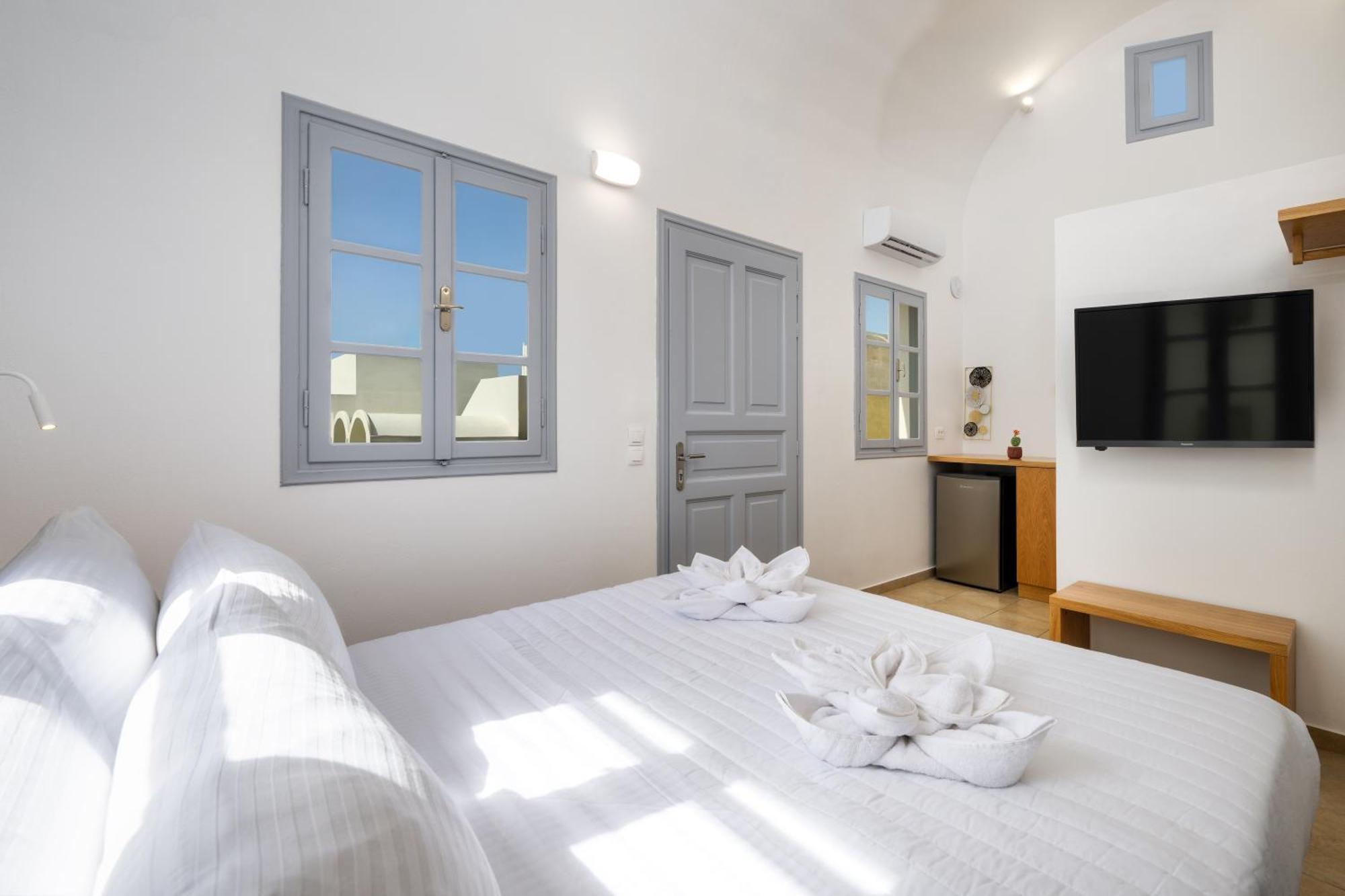 Hillside Elegance Suites Fira  Exterior foto