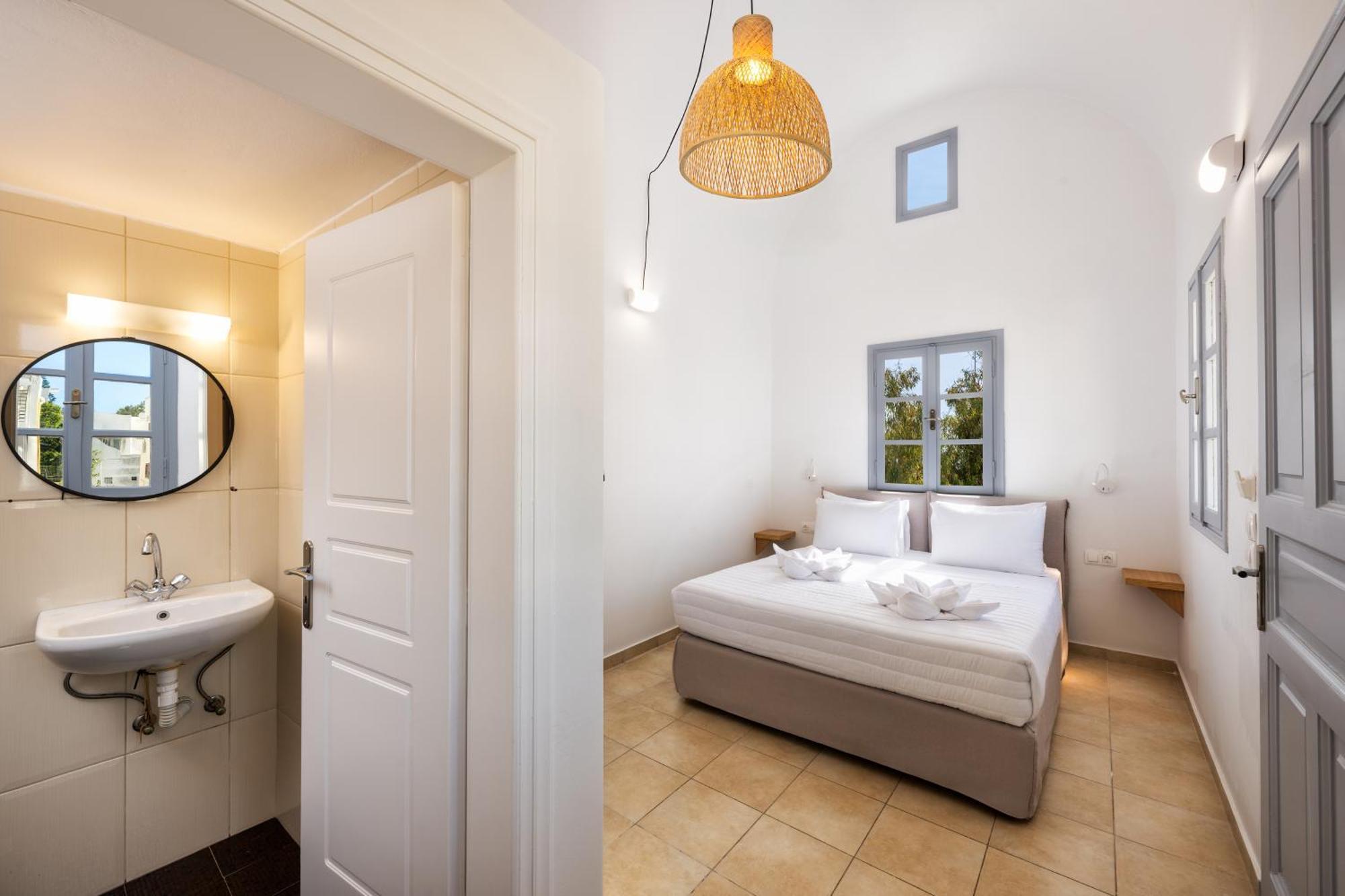 Hillside Elegance Suites Fira  Exterior foto