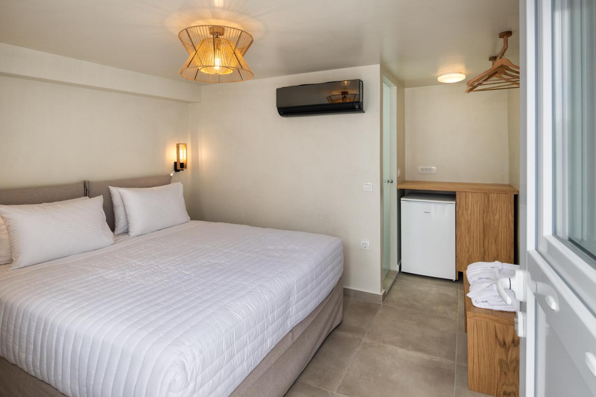 Hillside Elegance Suites Fira  Exterior foto