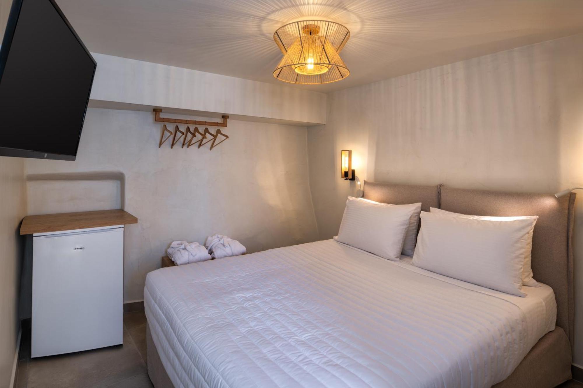 Hillside Elegance Suites Fira  Exterior foto